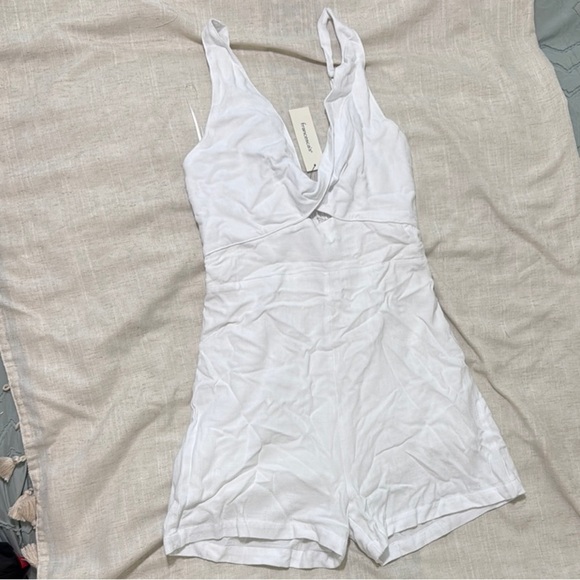 Francesca's Collections White Romper - Picture 1 of 4